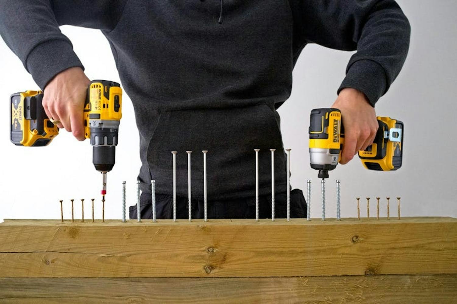 Duell mellan skruvdragare och slagskruvdragare Duell mellan skruvdragare och slagskruvdragare